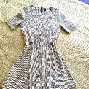 Short sleeve dress, A-line shape.